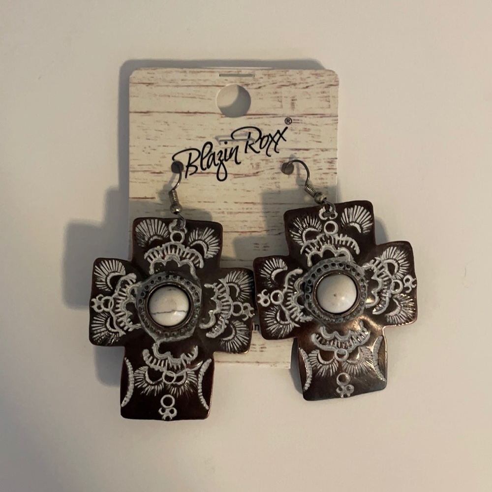 NWT Women’s Blazin Roxx cross earrings